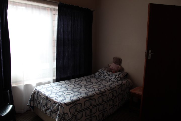 To Let 3 Bedroom Property for Rent in Denneoord Western Cape